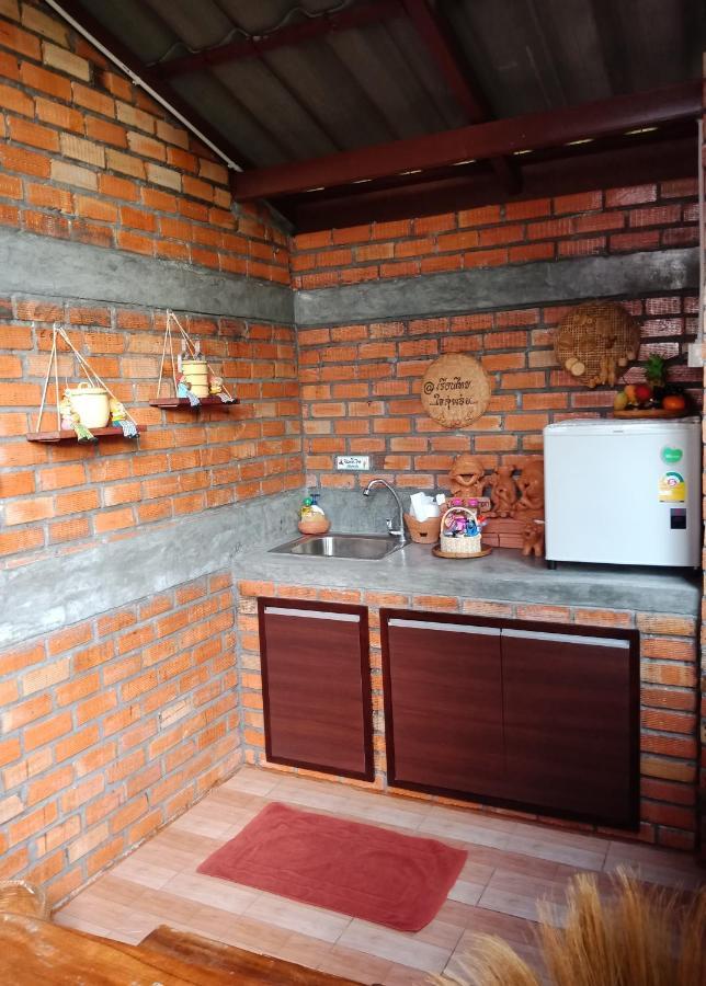 เรือนไทยใจสุขเอ๋ย Hotel Ban Bang Wa Exterior photo