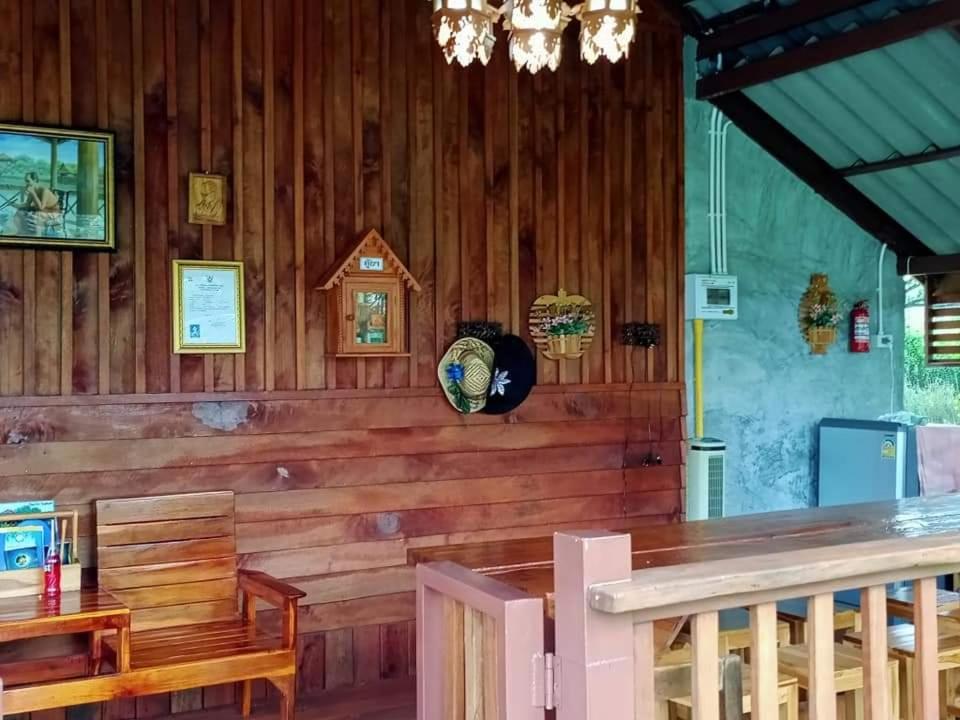 เรือนไทยใจสุขเอ๋ย Hotel Ban Bang Wa Exterior photo