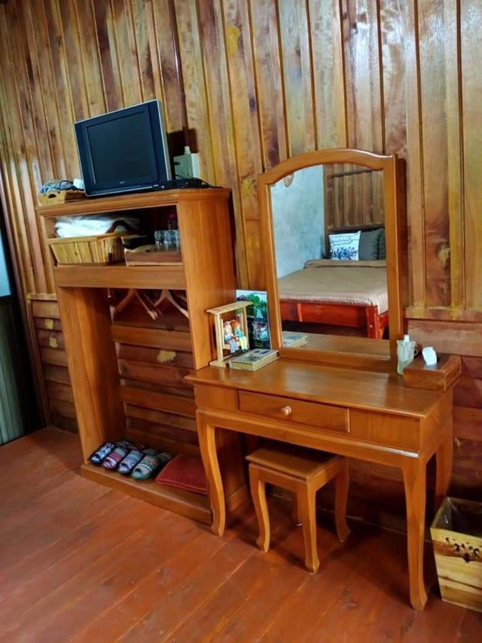 เรือนไทยใจสุขเอ๋ย Hotel Ban Bang Wa Exterior photo