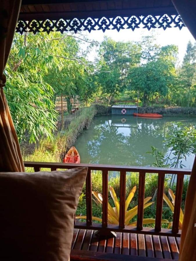 เรือนไทยใจสุขเอ๋ย Hotel Ban Bang Wa Exterior photo
