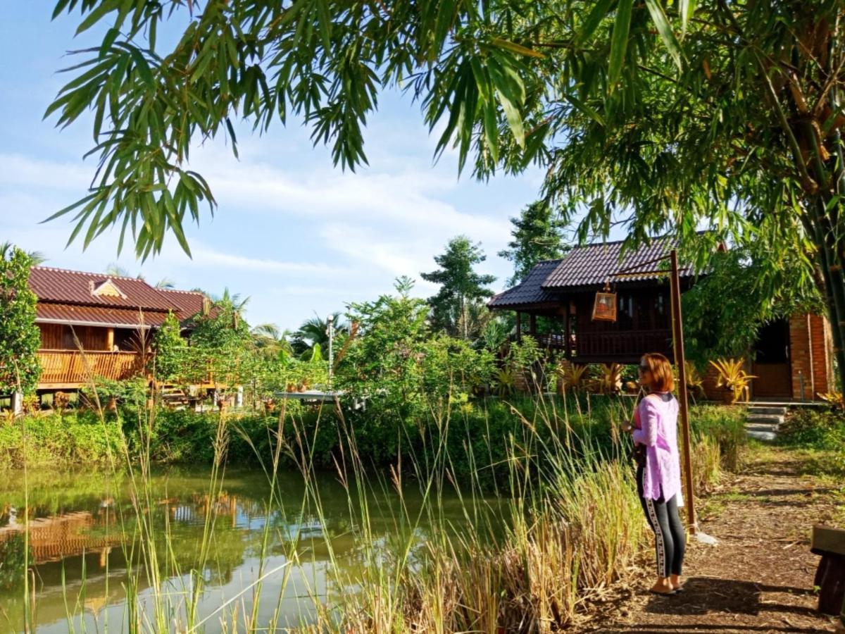 เรือนไทยใจสุขเอ๋ย Hotel Ban Bang Wa Exterior photo