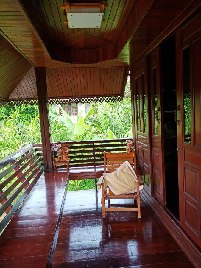 เรือนไทยใจสุขเอ๋ย Hotel Ban Bang Wa Exterior photo