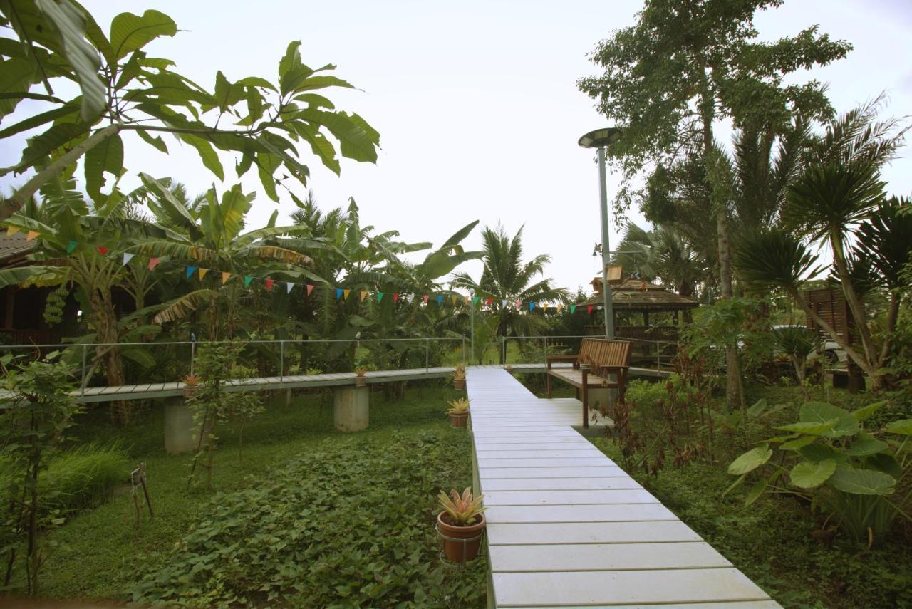เรือนไทยใจสุขเอ๋ย Hotel Ban Bang Wa Exterior photo