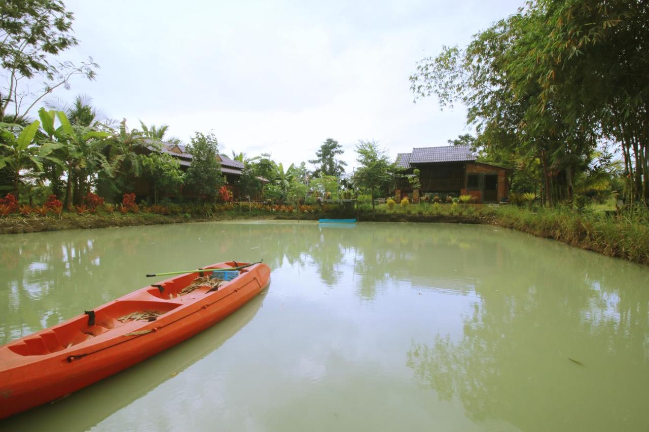 เรือนไทยใจสุขเอ๋ย Hotel Ban Bang Wa Exterior photo