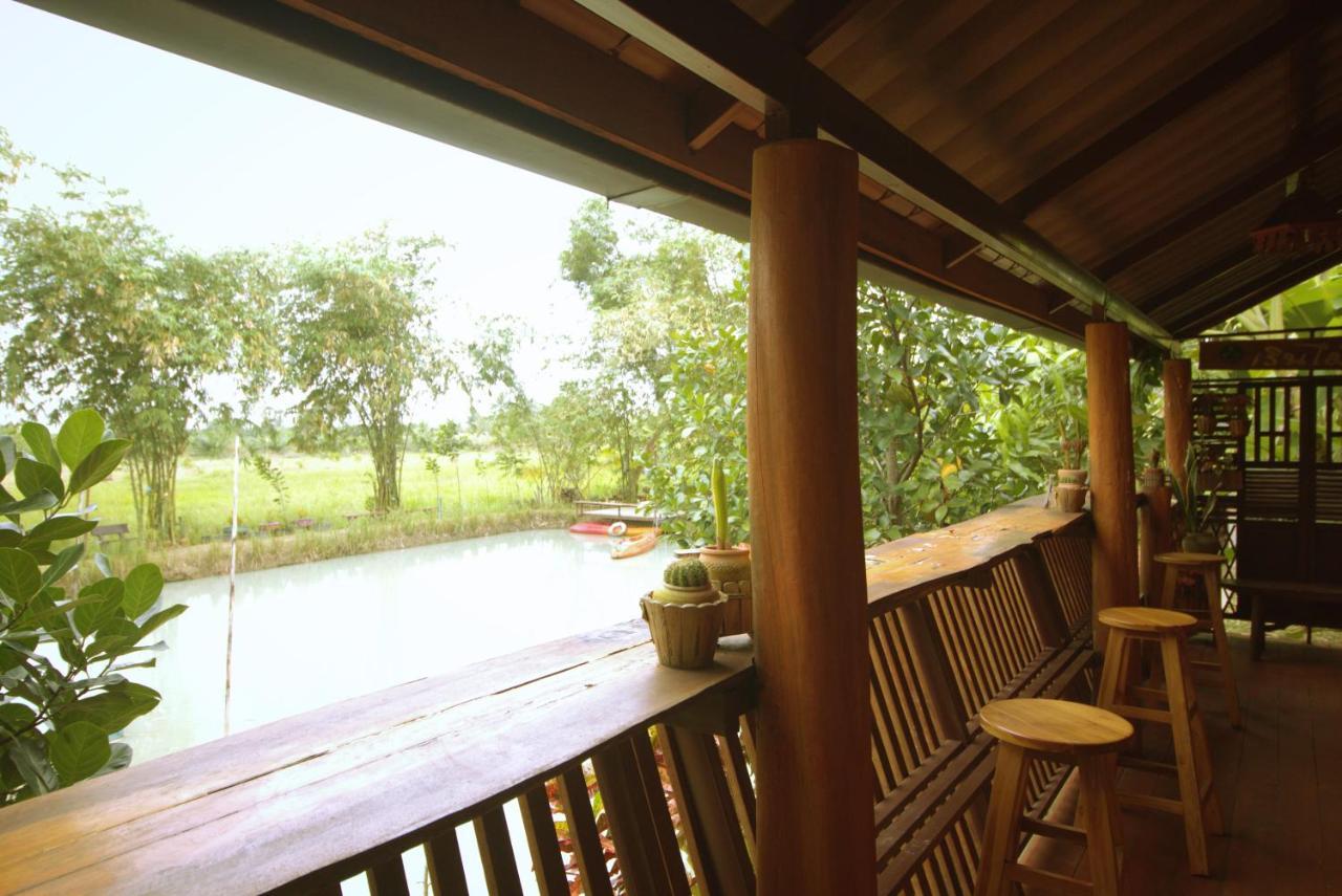 เรือนไทยใจสุขเอ๋ย Hotel Ban Bang Wa Exterior photo
