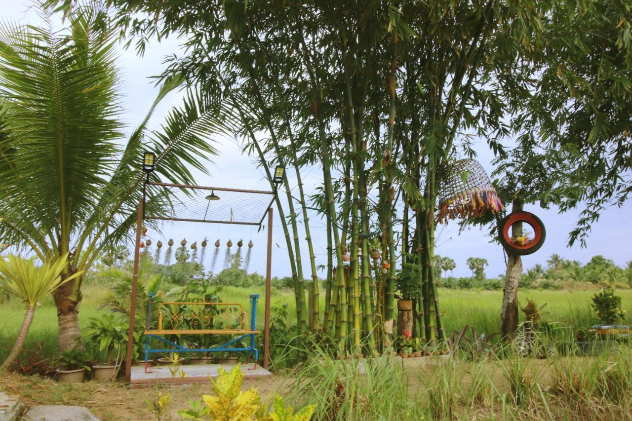 เรือนไทยใจสุขเอ๋ย Hotel Ban Bang Wa Exterior photo