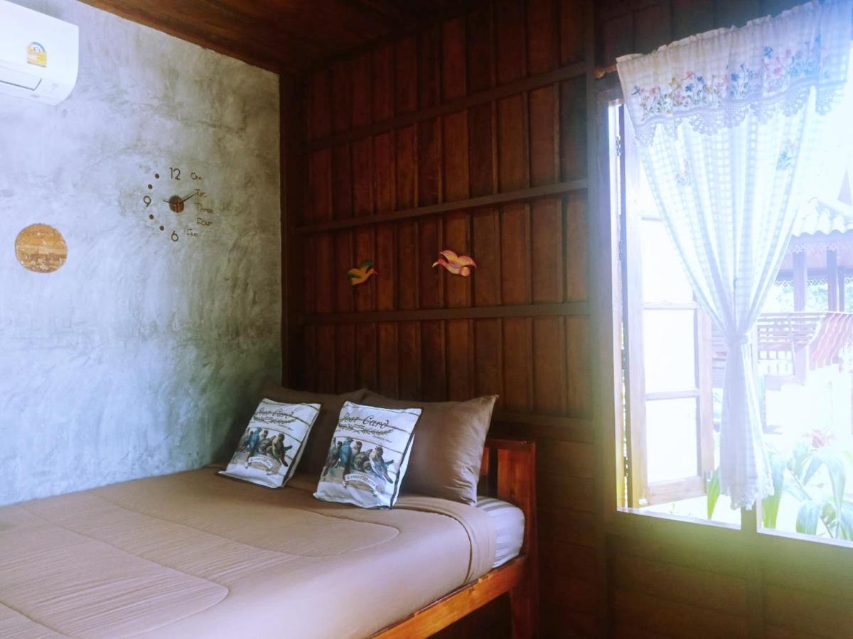 เรือนไทยใจสุขเอ๋ย Hotel Ban Bang Wa Exterior photo