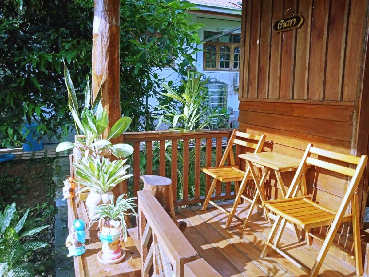 เรือนไทยใจสุขเอ๋ย Hotel Ban Bang Wa Exterior photo