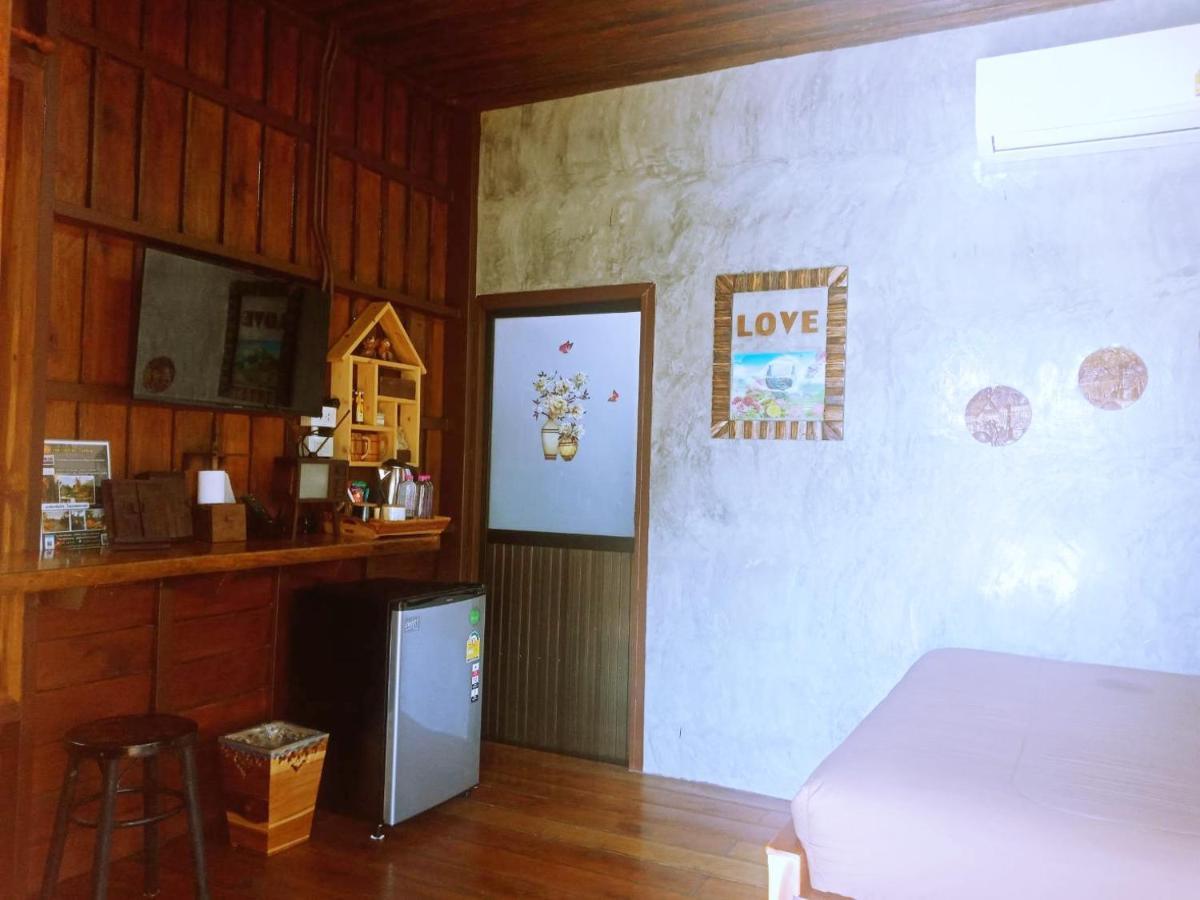 เรือนไทยใจสุขเอ๋ย Hotel Ban Bang Wa Exterior photo