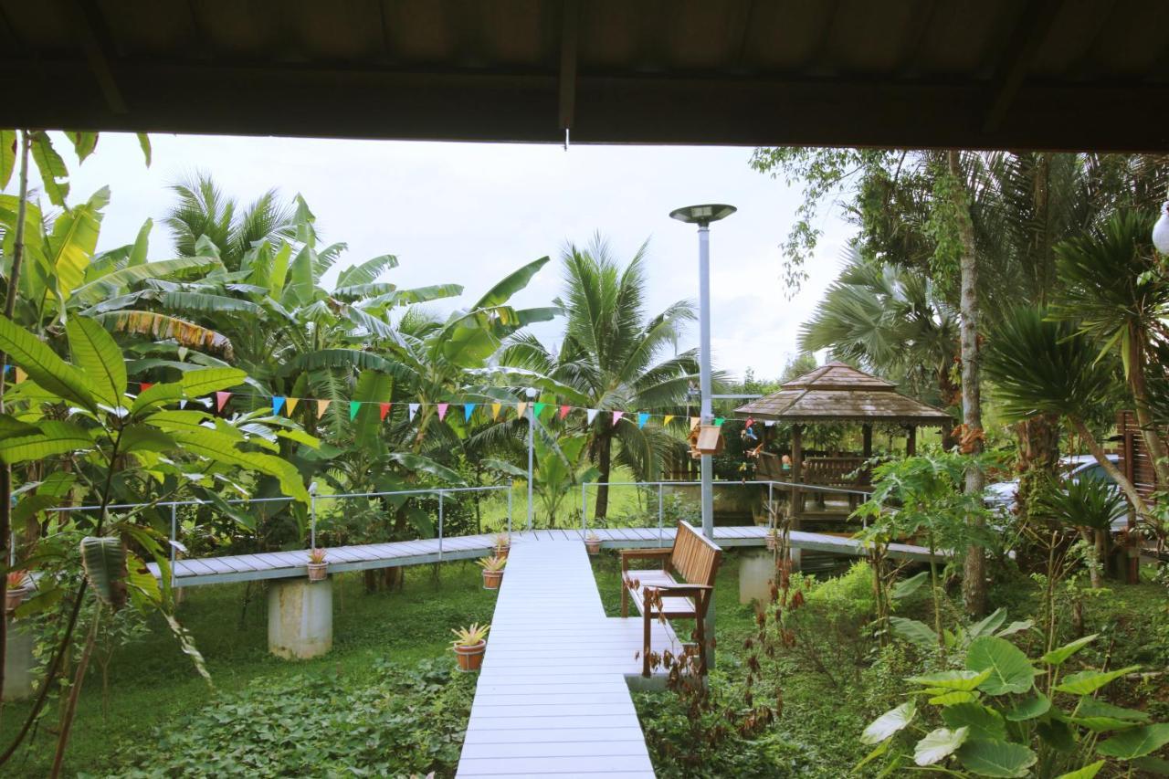 เรือนไทยใจสุขเอ๋ย Hotel Ban Bang Wa Exterior photo