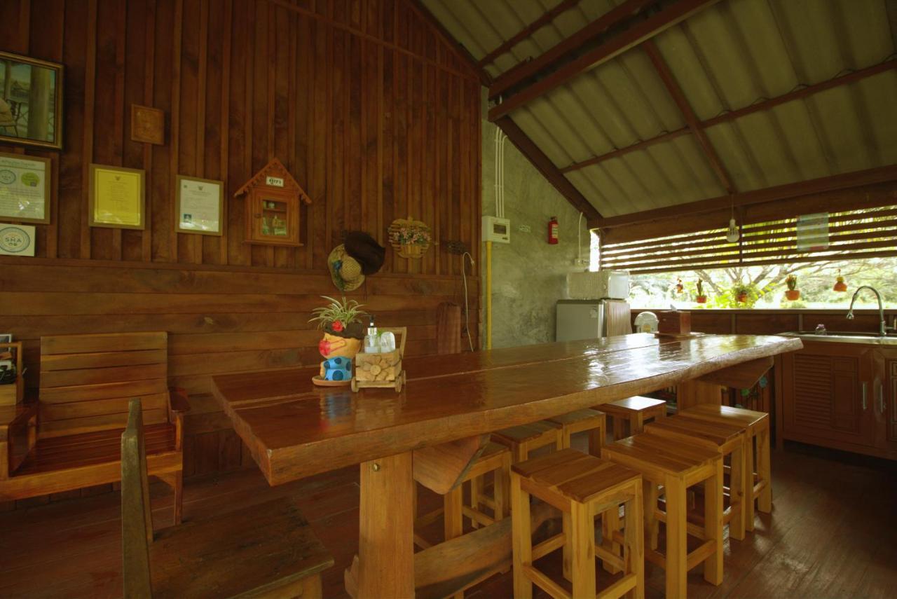 เรือนไทยใจสุขเอ๋ย Hotel Ban Bang Wa Exterior photo