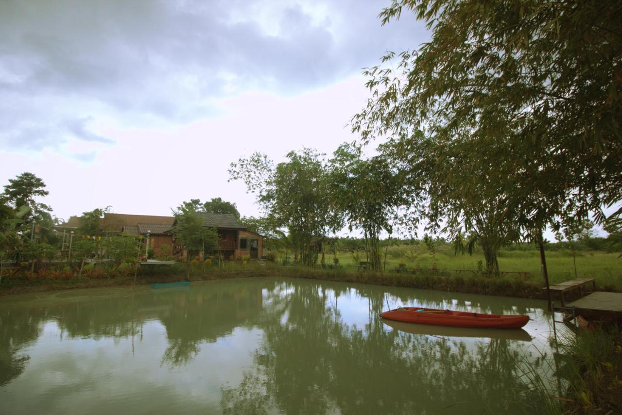 เรือนไทยใจสุขเอ๋ย Hotel Ban Bang Wa Exterior photo
